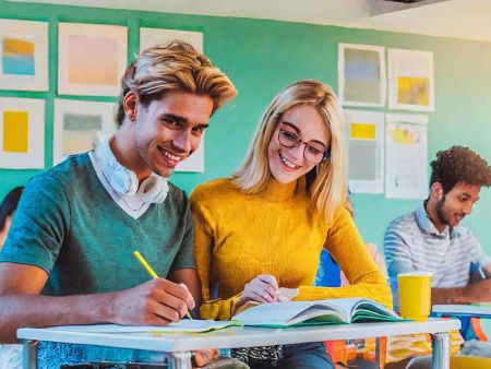 Estudantes em sala de aula